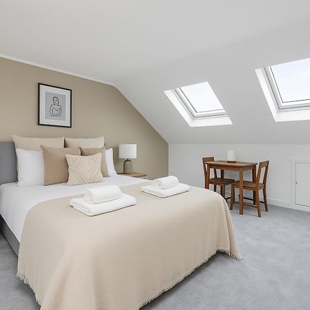 Bright Private Rooms - Peaceful Morden Location Londen Buitenkant foto